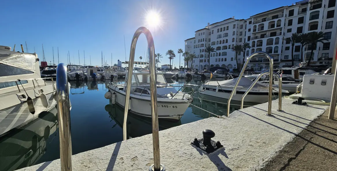 Sale of penthouse in La Duquesa 13