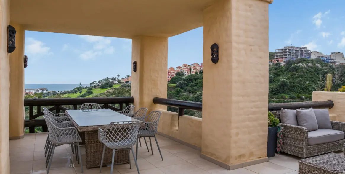 Sale of penthouse in La Duquesa 18