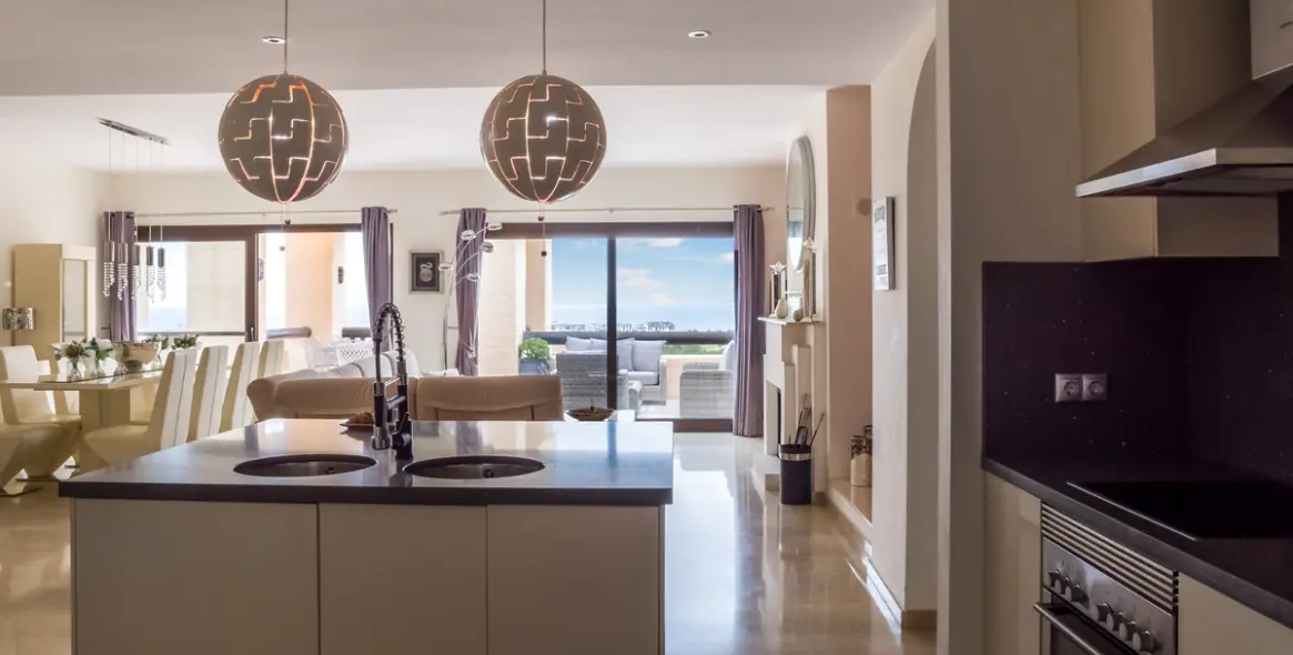 Sale of penthouse in La Duquesa 22