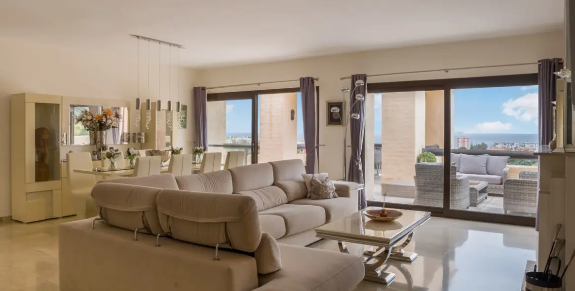 Sale of penthouse in La Duquesa 28
