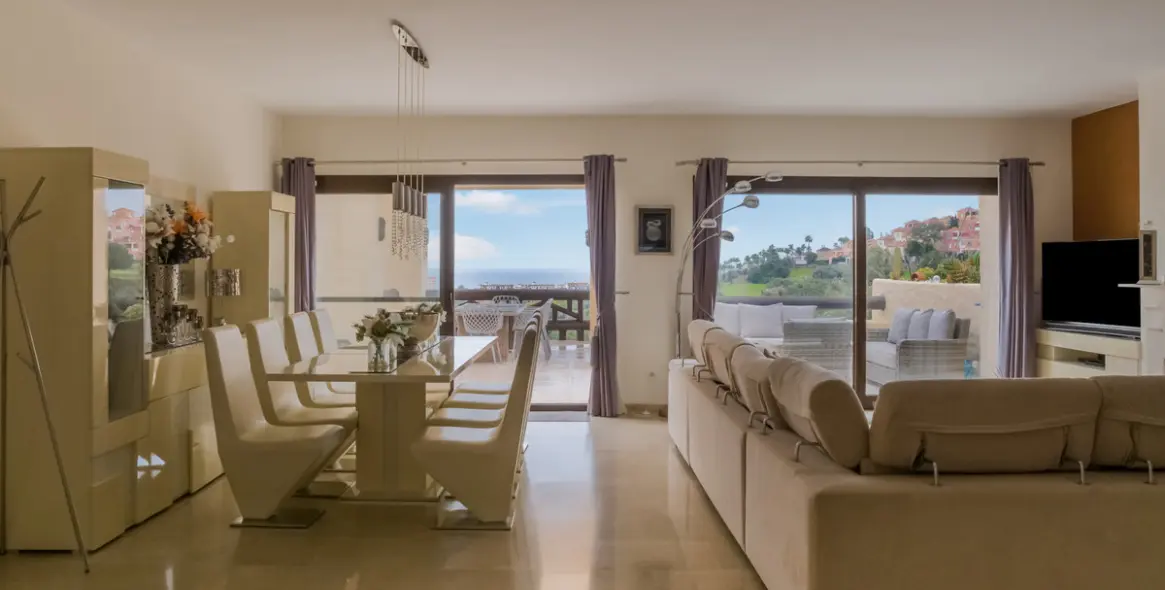 Sale of penthouse in La Duquesa 35