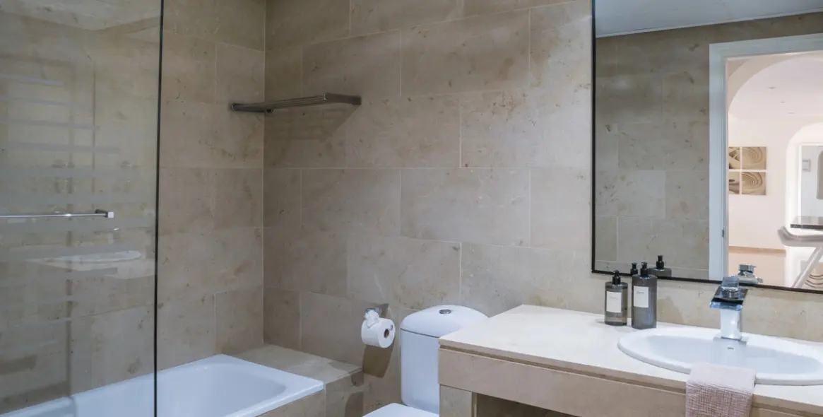 Sale of penthouse in La Duquesa 37