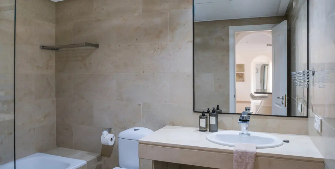 Sale of penthouse in La Duquesa 40