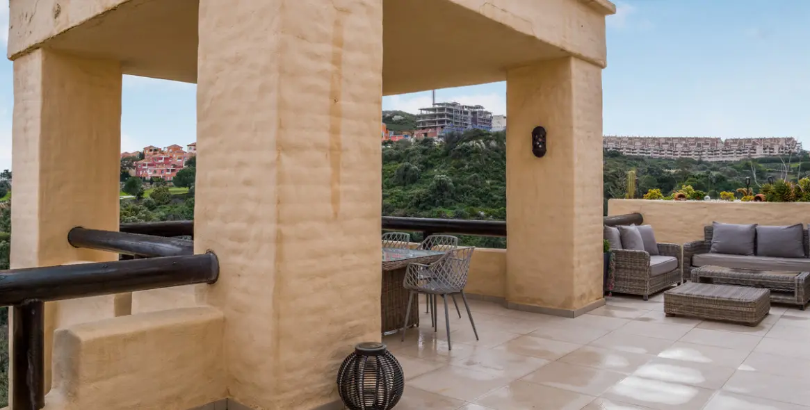 Sale of penthouse in La Duquesa 43