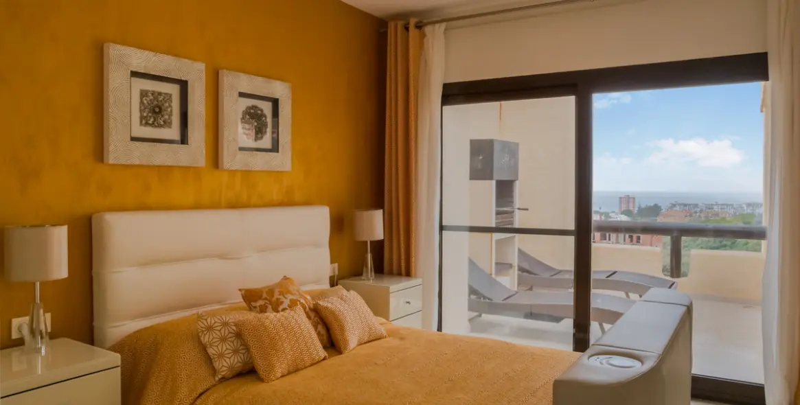 Sale of penthouse in La Duquesa 75