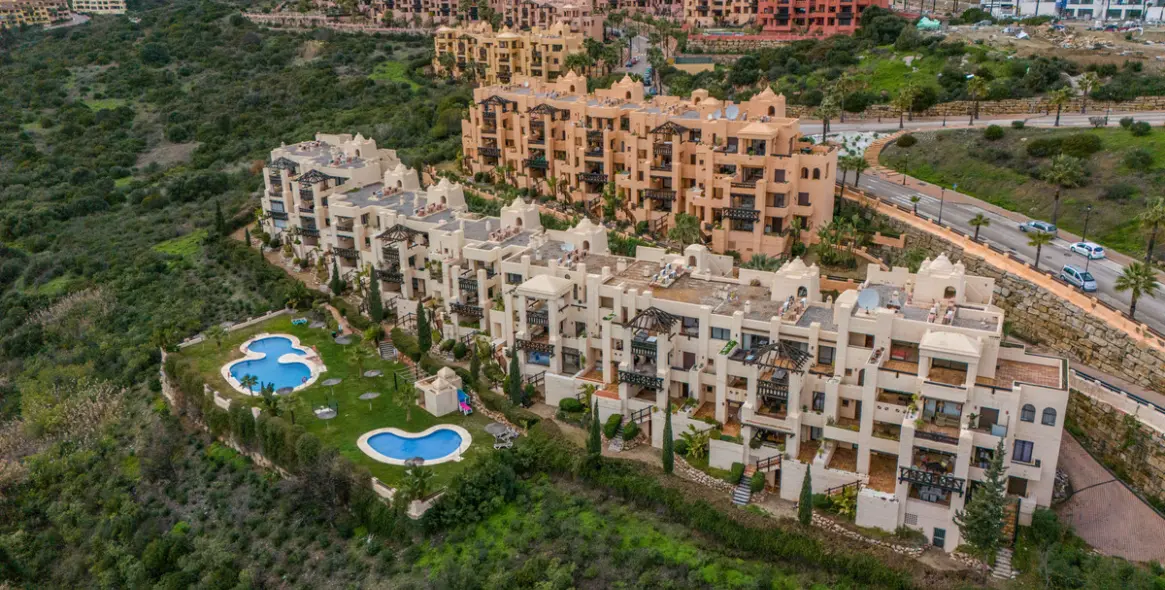 Sale of penthouse in La Duquesa 77