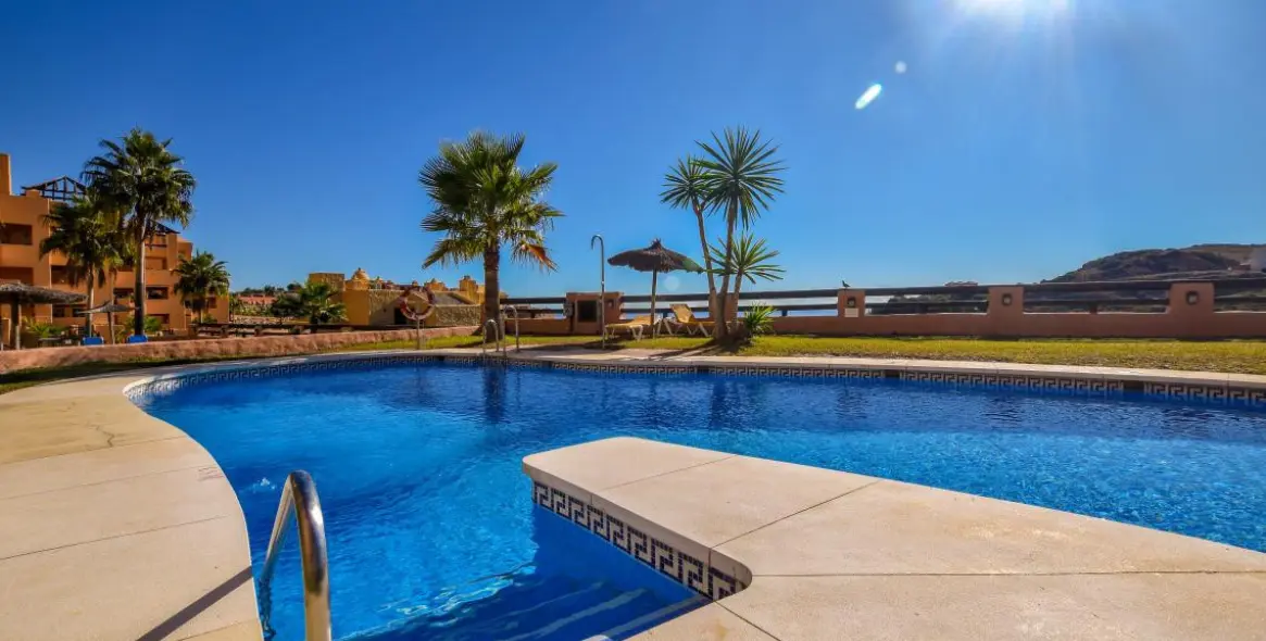 Sale of penthouse in La Duquesa 84