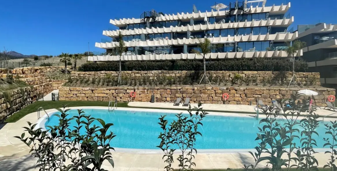 Venta de apartamento en planta baja en Selwo 1