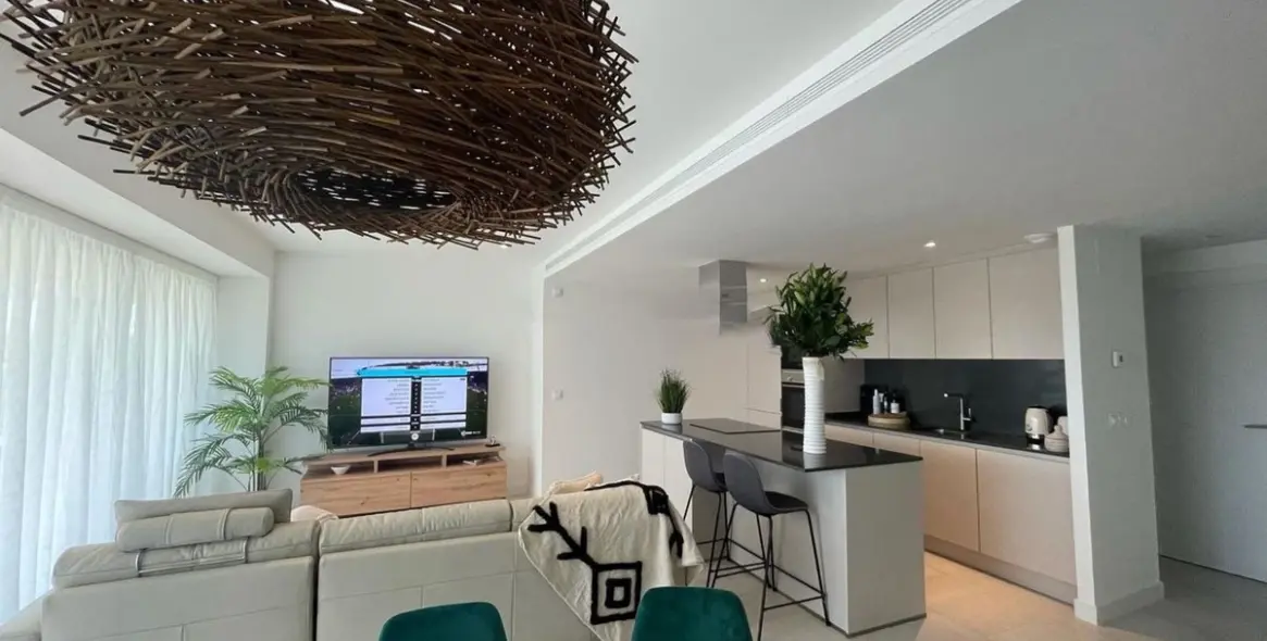 Venta de apartamento en planta baja en Selwo 2