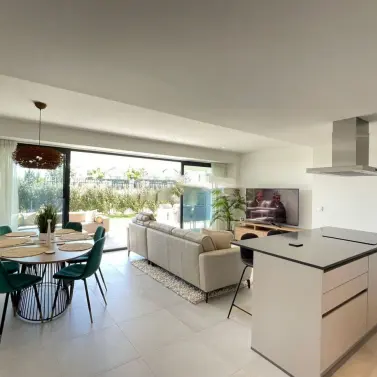 Venta de apartamento en planta baja en Selwo