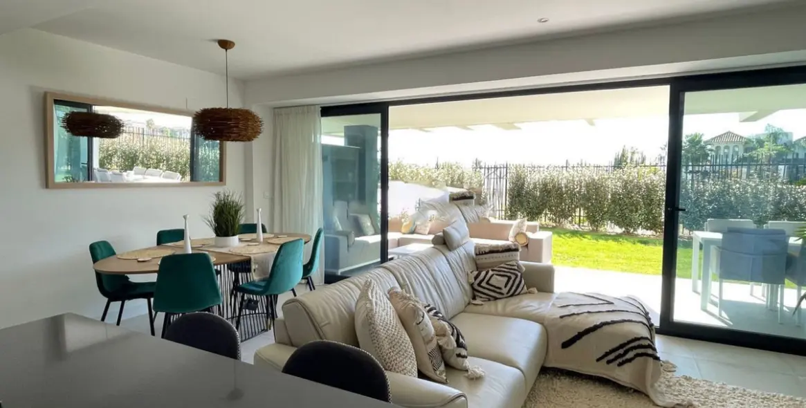 Venta de apartamento en planta baja en Selwo 6