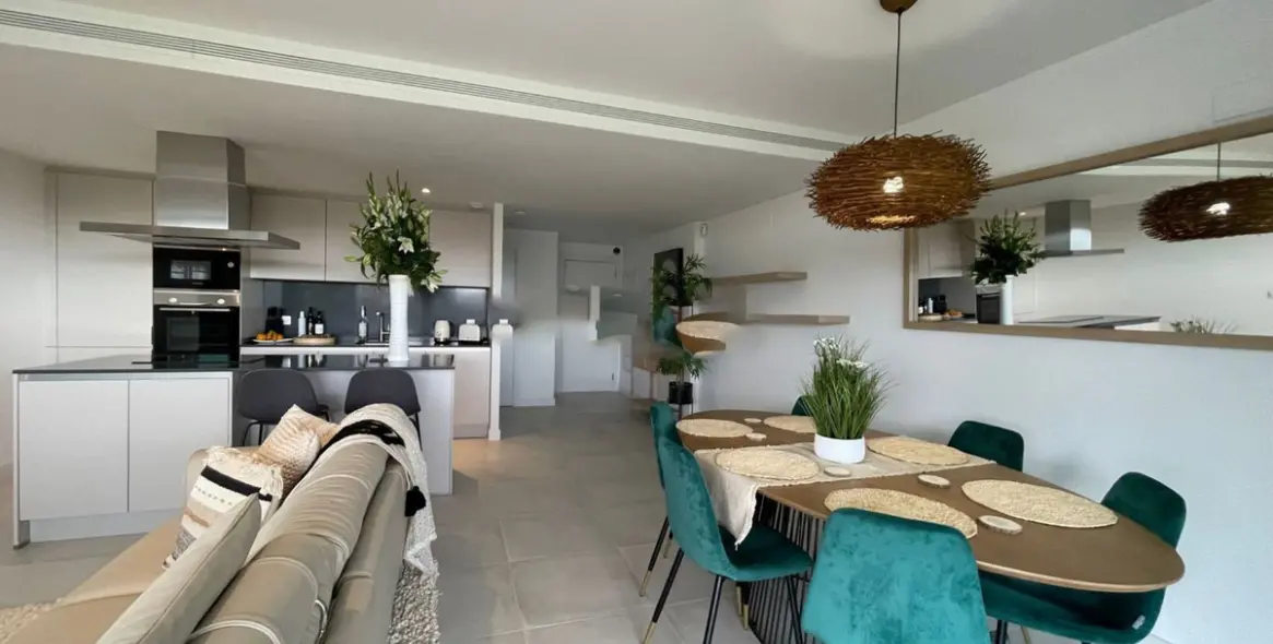Venta de apartamento en planta baja en Selwo 7