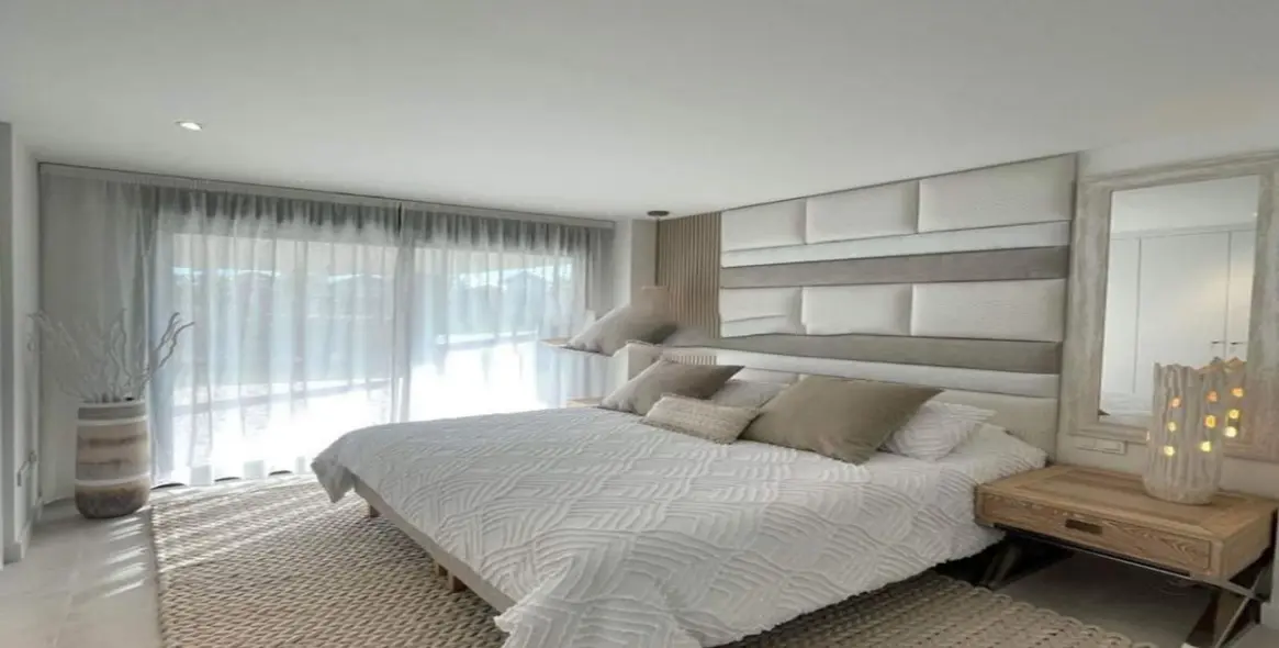 Venta de apartamento en planta baja en Selwo 18