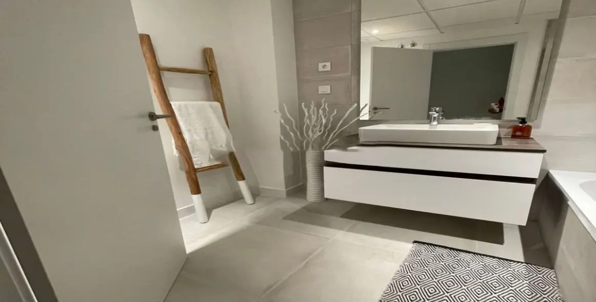 Venta de apartamento en planta baja en Selwo 20