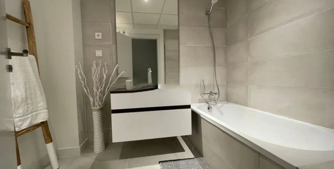 Venta de apartamento en planta baja en Selwo 21