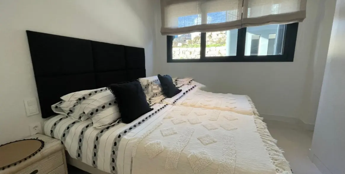 Venta de apartamento en planta baja en Selwo 22