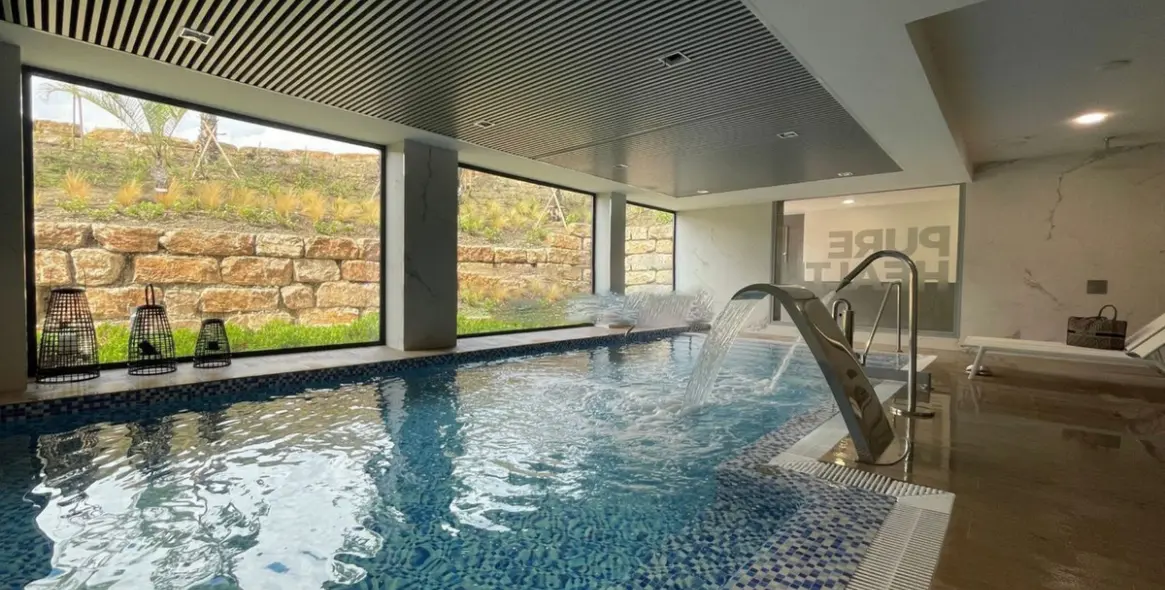 Venta de apartamento en planta baja en Selwo 26