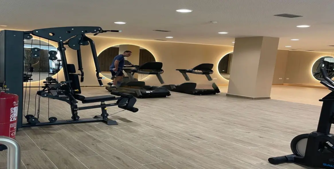 Venta de apartamento en planta baja en Selwo 30