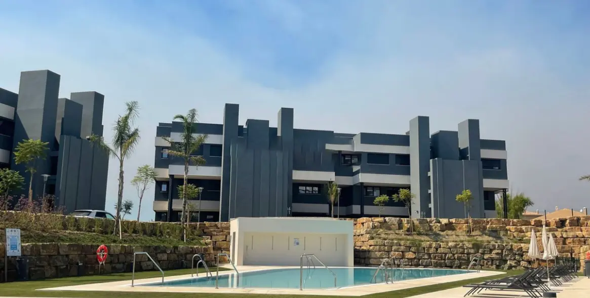 Venta de apartamento en planta baja en Selwo 34