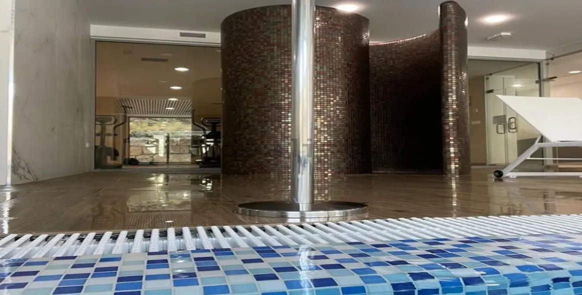 Venta de apartamento en planta baja en Selwo 39