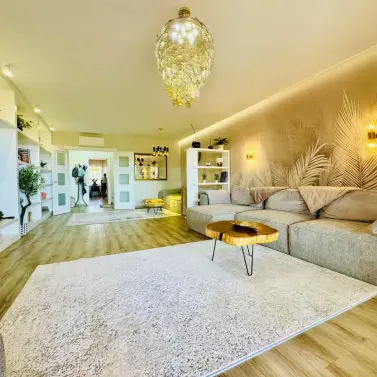 Venta de apartamento en planta media en Bahía de Marbella