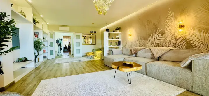 Venta de apartamento en planta media en Bahía de Marbella 4