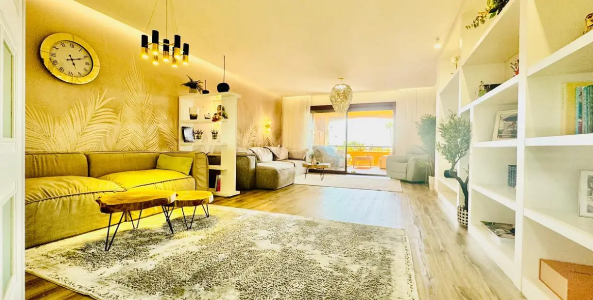 Sale of middle floor apartment in Bahía de Marbella 7