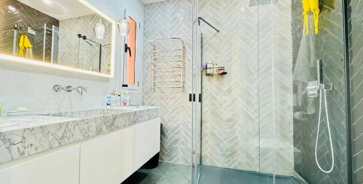 Sale of middle floor apartment in Bahía de Marbella 15