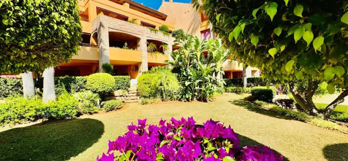 Продажа апартаментов на среднем этаже в Bahía de Marbella 0