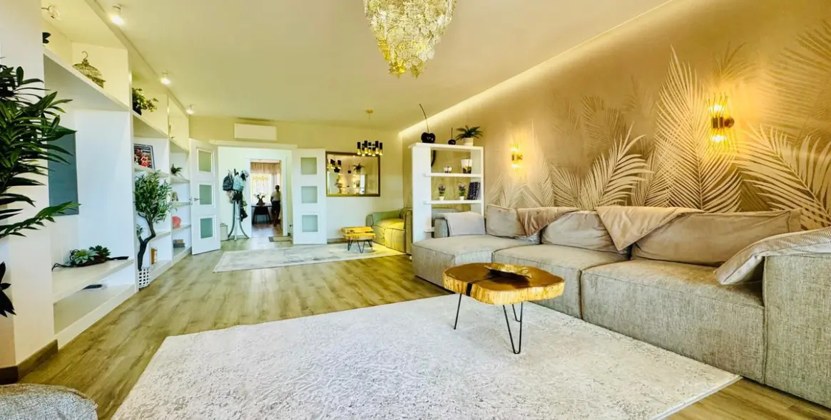 Sale of middle floor apartment in Bahía de Marbella 5