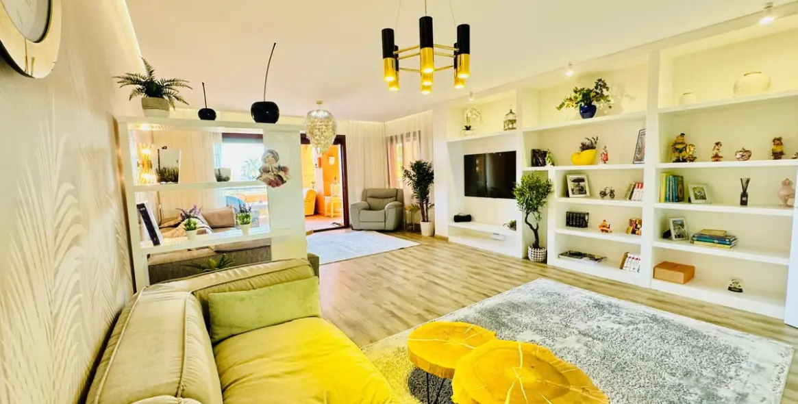 Sale of middle floor apartment in Bahía de Marbella 6