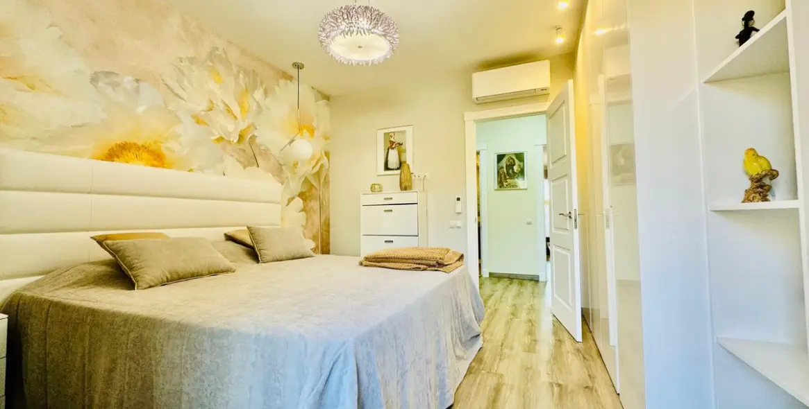 Sale of middle floor apartment in Bahía de Marbella 8