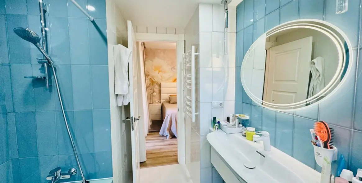 Sale of middle floor apartment in Bahía de Marbella 9