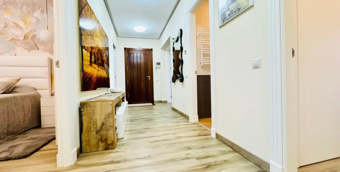 Sale of middle floor apartment in Bahía de Marbella 11