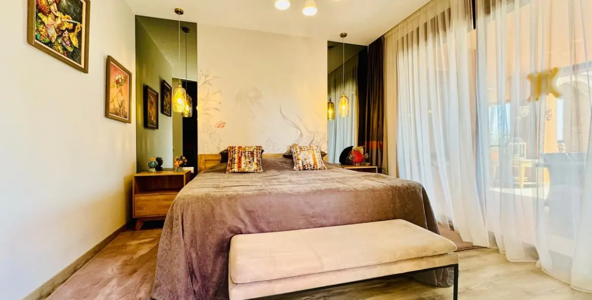 Sale of middle floor apartment in Bahía de Marbella 12