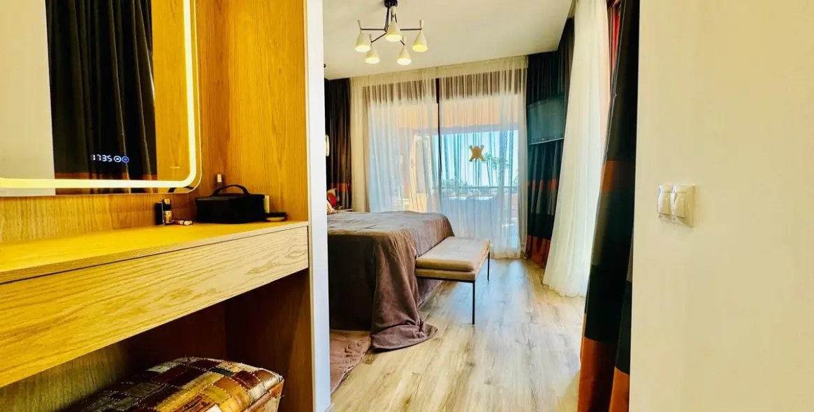 Sale of middle floor apartment in Bahía de Marbella 13