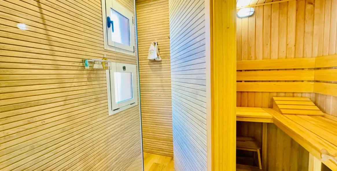 Sale of middle floor apartment in Bahía de Marbella 17