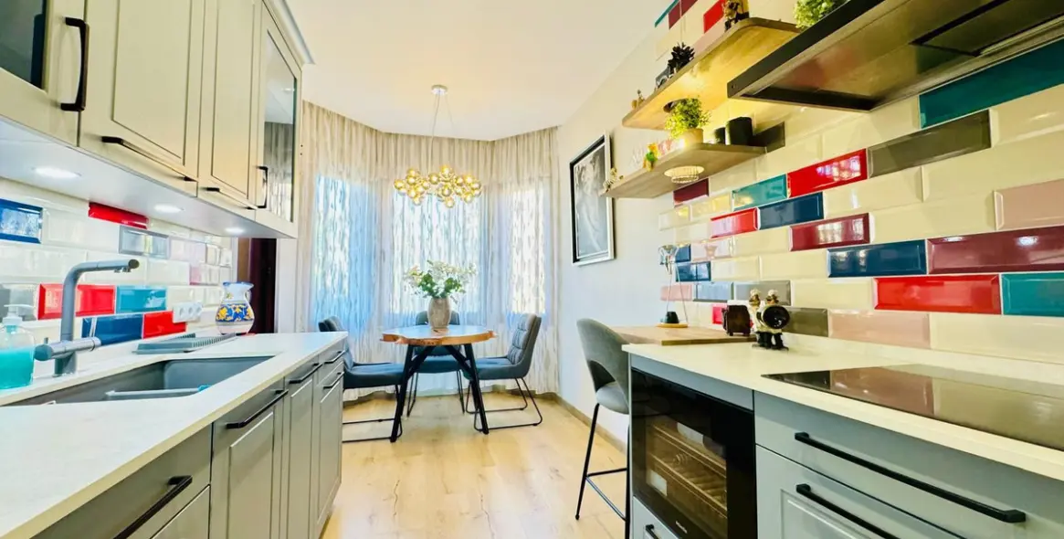 Sale of middle floor apartment in Bahía de Marbella 19