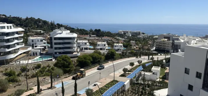 Продажа двухуровневого пентхауса в Fuengirola 0