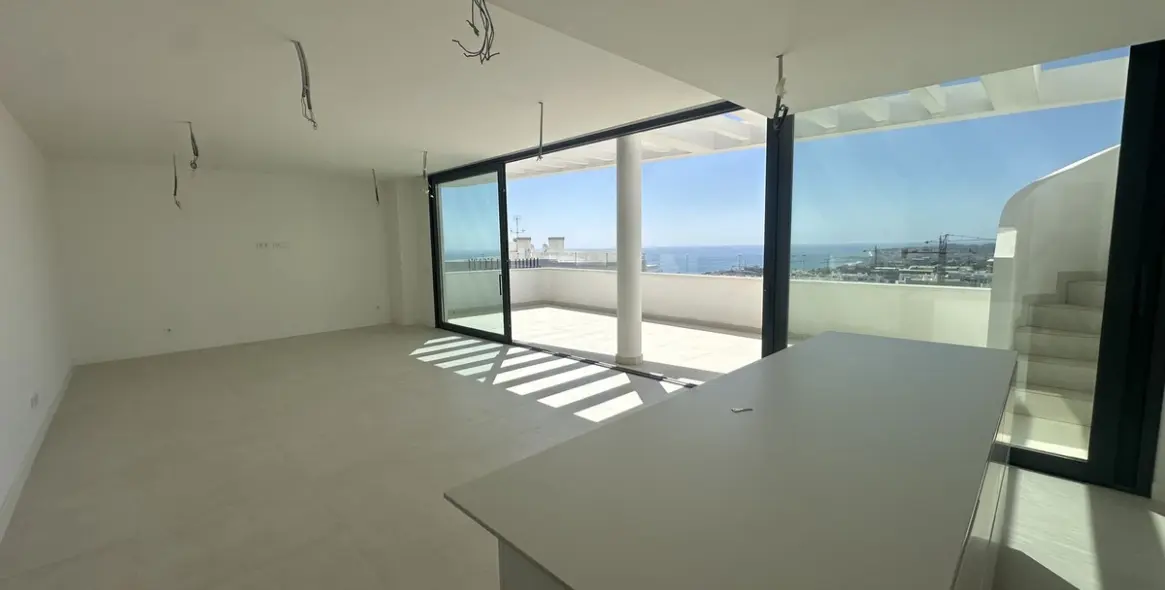 Sale of penthouse duplex in Fuengirola 14