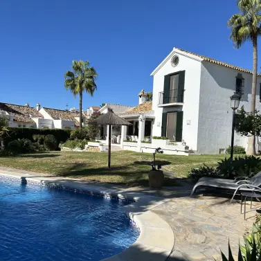 Sale of detached villa in New Golden Mile