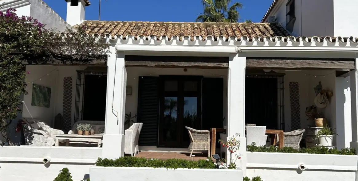 Sale of detached villa in New Golden Mile 2