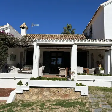 Sale of detached villa in New Golden Mile