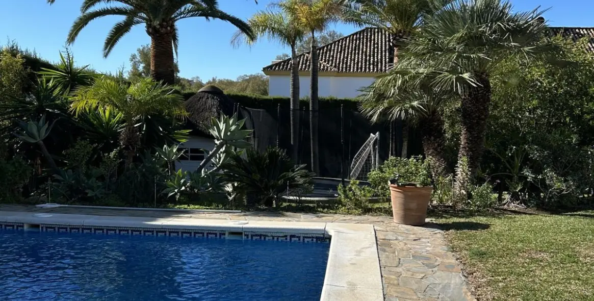 Sale of detached villa in New Golden Mile 3