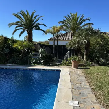 Sale of detached villa in New Golden Mile