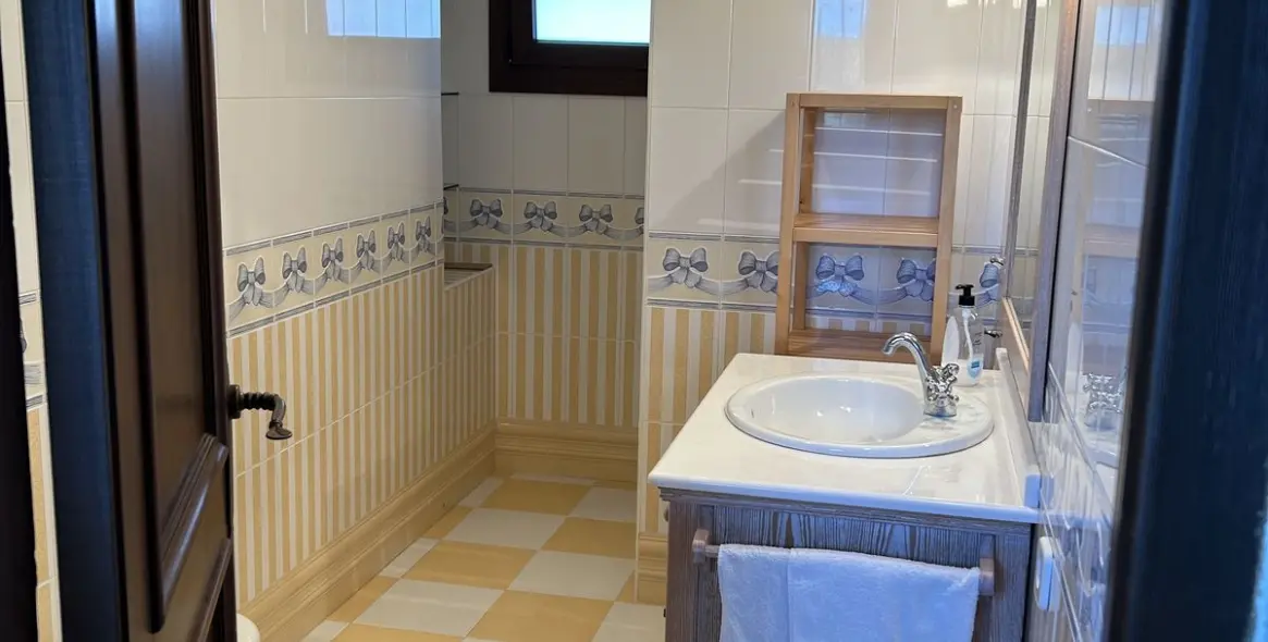 Sale of detached villa in New Golden Mile 14