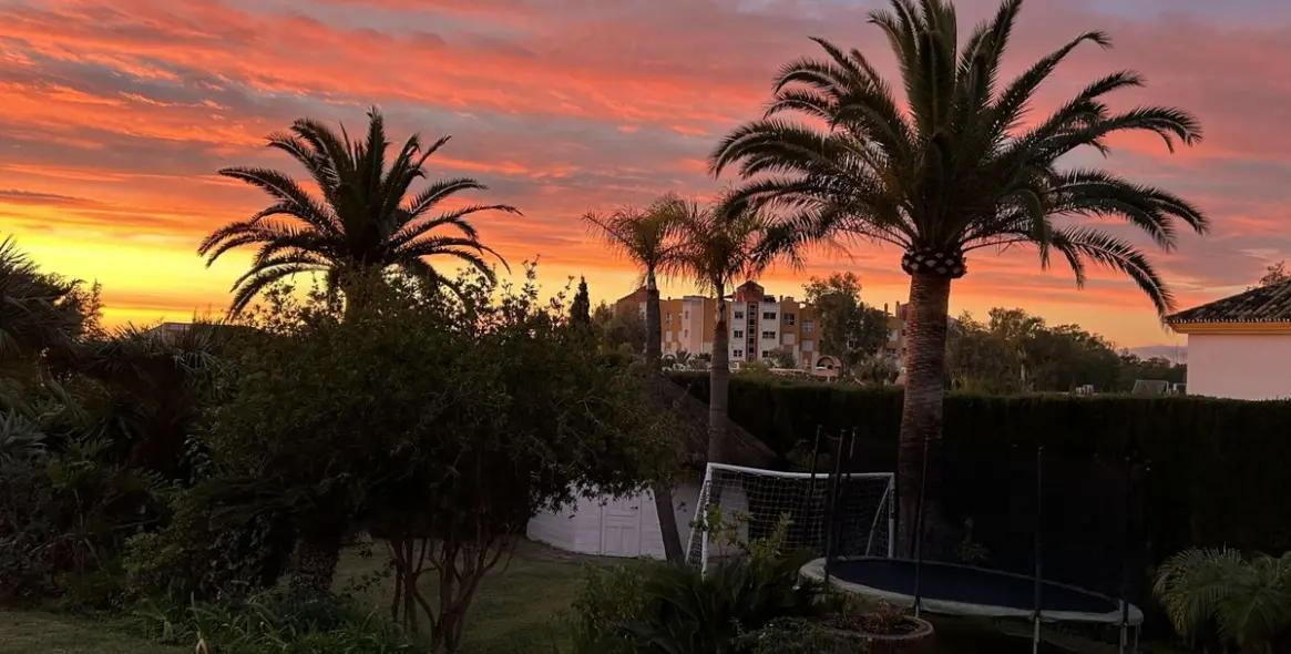 Sale of detached villa in New Golden Mile 20