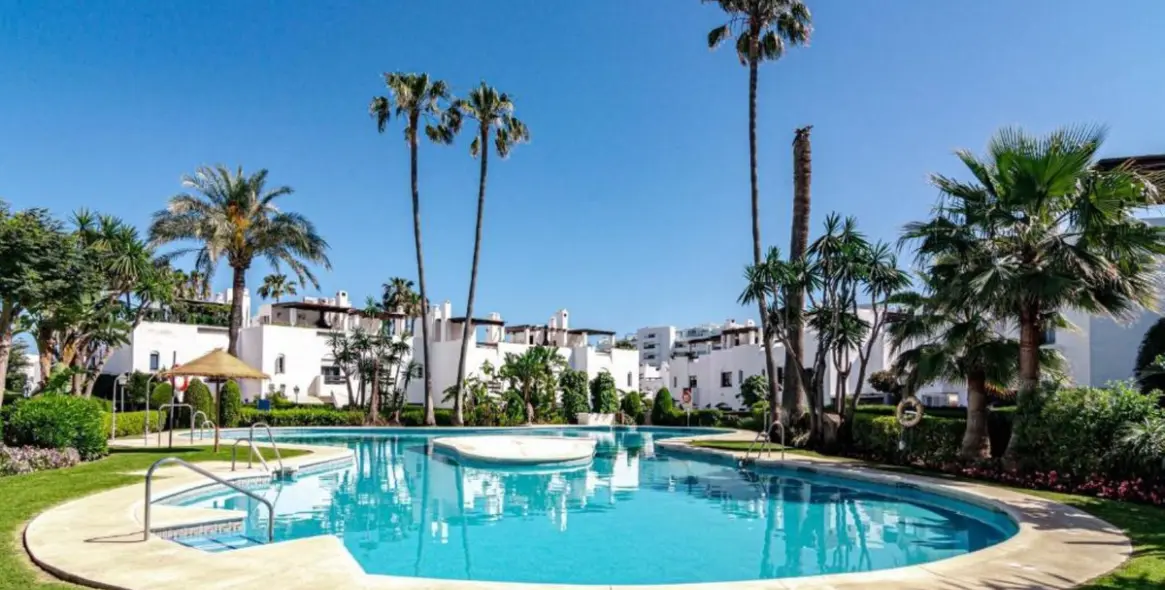 Продажа дома на две семьи в San Pedro de Alcántara 1