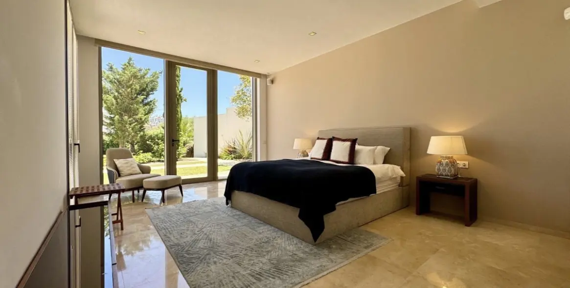 Sale of detached villa in Los Flamingos 13