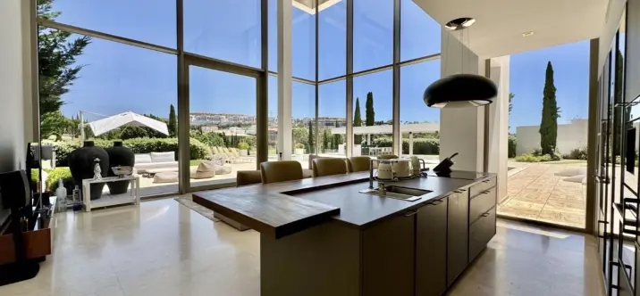 Sale of detached villa in Los Flamingos 1